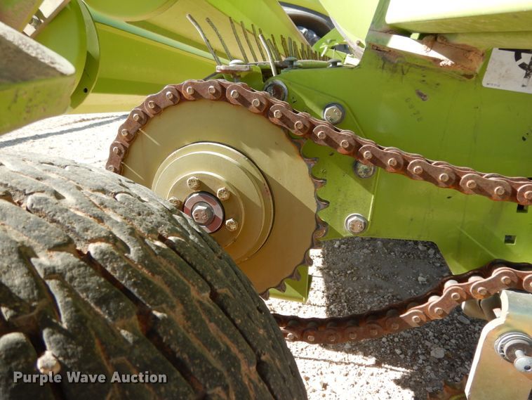 image for item DG1604 2013 Claas 380  pickup head