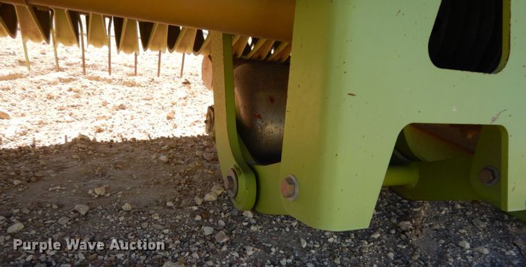 image for item DG1604 2013 Claas 380  pickup head