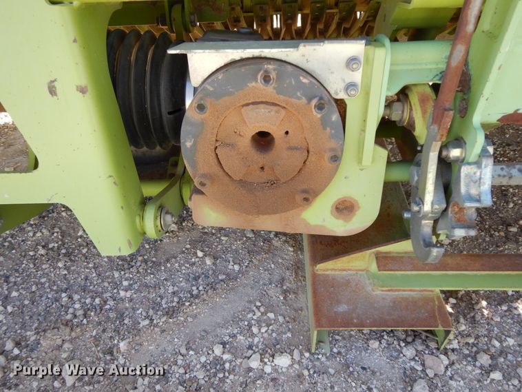 image for item DG1604 2013 Claas 380  pickup head