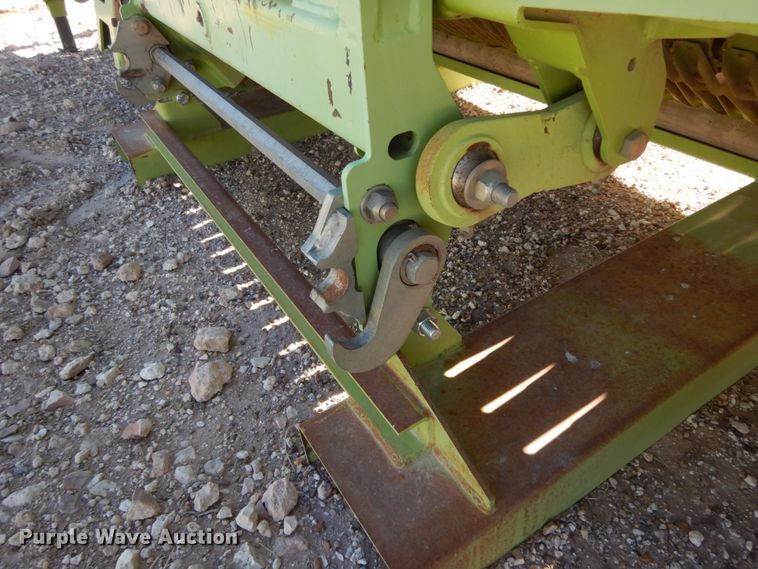 image for item DG1604 2013 Claas 380  pickup head