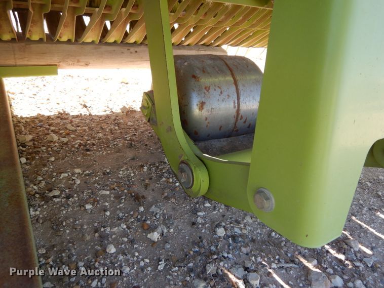 image for item DG1604 2013 Claas 380  pickup head