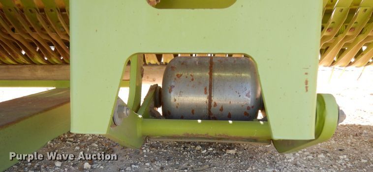 image for item DG1604 2013 Claas 380  pickup head