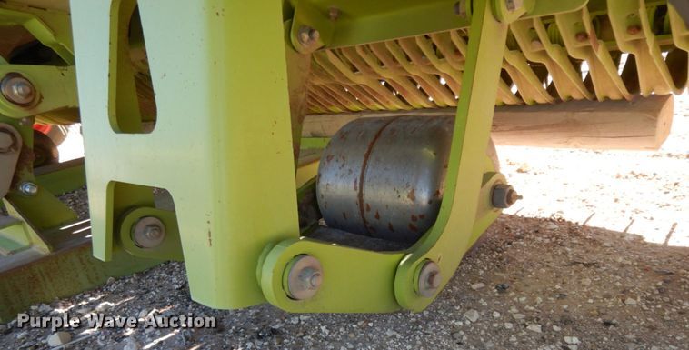 image for item DG1604 2013 Claas 380  pickup head