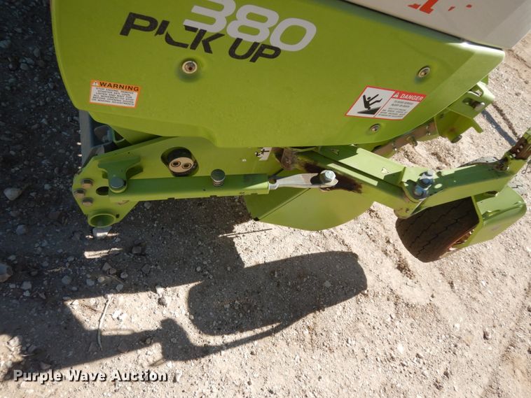 image for item DG1604 2013 Claas 380  pickup head