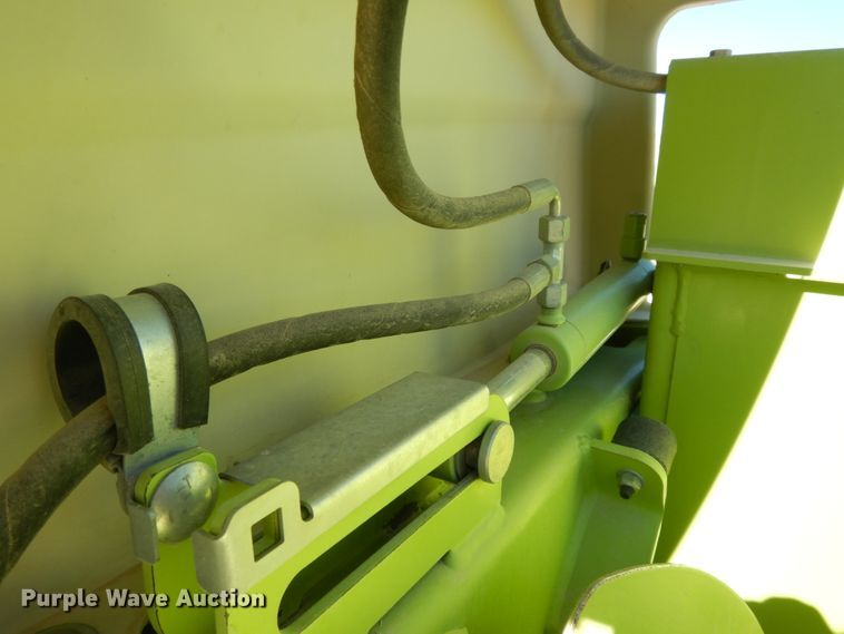 image for item DG1604 2013 Claas 380  pickup head