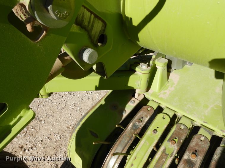 image for item DG1604 2013 Claas 380  pickup head