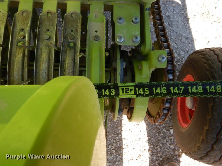 image for item DG1604 2013 Claas 380  pickup head