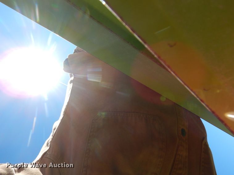 image for item DG1604 2013 Claas 380  pickup head