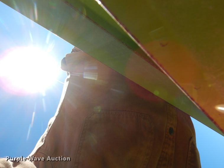 image for item DG1604 2013 Claas 380  pickup head