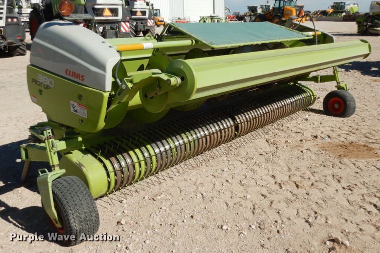 image for item DG1605 2015 Claas 380  pickup head