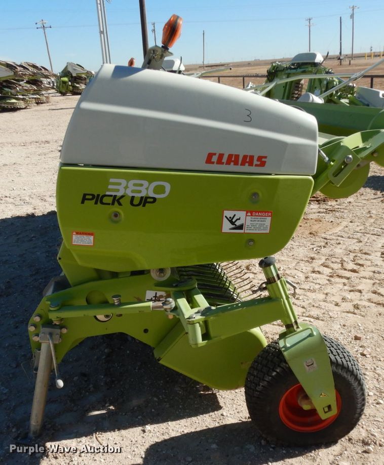 image for item DG1605 2015 Claas 380  pickup head