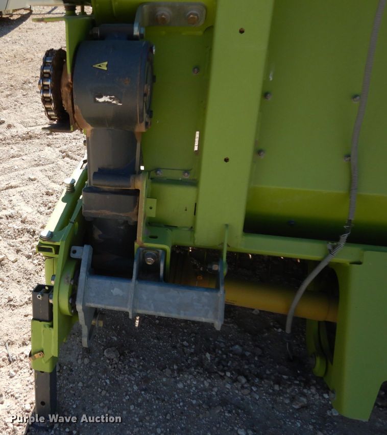 image for item DG1605 2015 Claas 380  pickup head