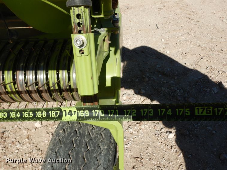 image for item DG1605 2015 Claas 380  pickup head