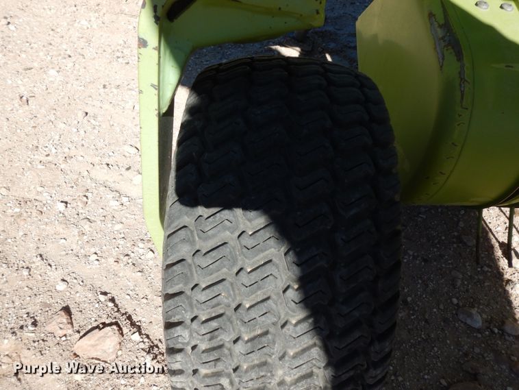 image for item DG1605 2015 Claas 380  pickup head