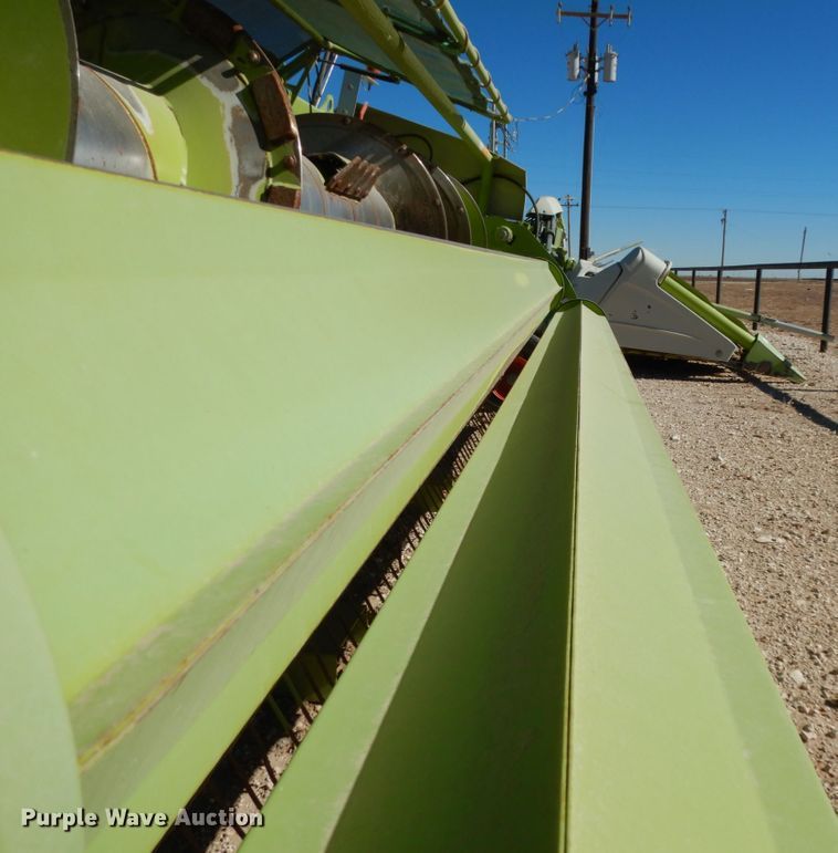 image for item DG1606 2015 Claas 380  pickup head