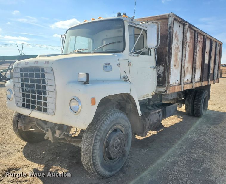 image for item DG8422 1981 Ford L8000  dump truck