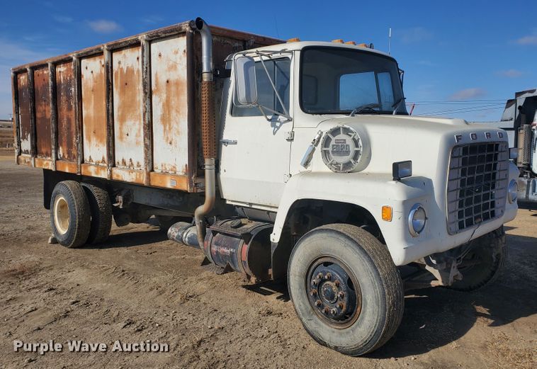 image for item DG8422 1981 Ford L8000  dump truck