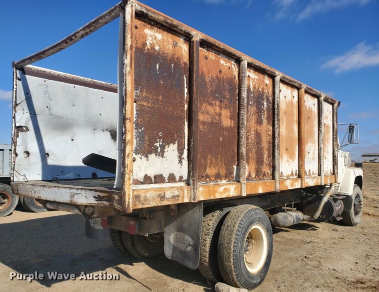 image for item DG8422 1981 Ford L8000  dump truck