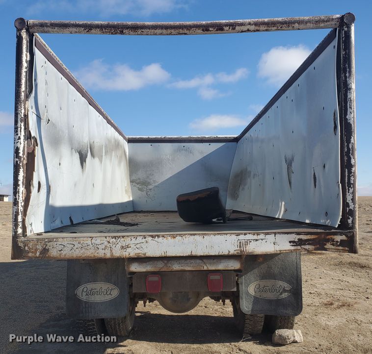 image for item DG8422 1981 Ford L8000  dump truck