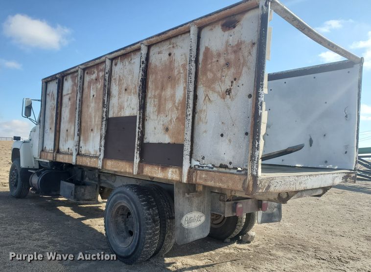 image for item DG8422 1981 Ford L8000  dump truck