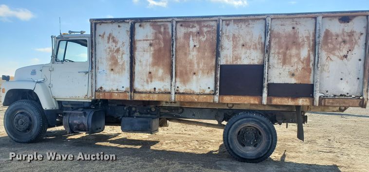 image for item DG8422 1981 Ford L8000  dump truck