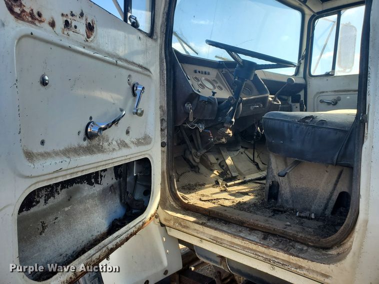 image for item DG8422 1981 Ford L8000  dump truck