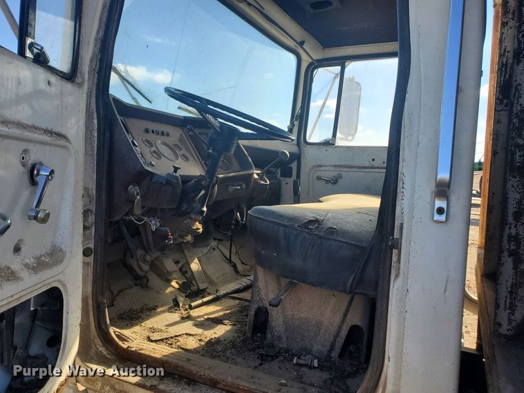 image for item DG8422 1981 Ford L8000  dump truck