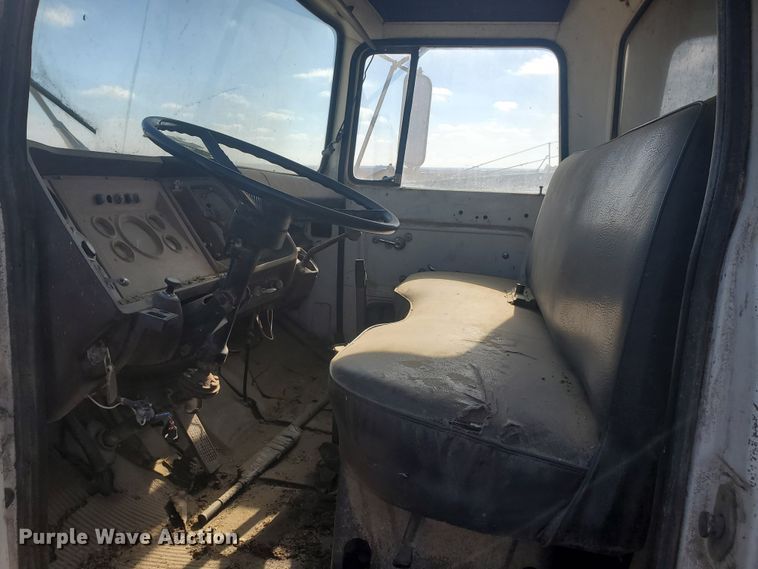 image for item DG8422 1981 Ford L8000  dump truck