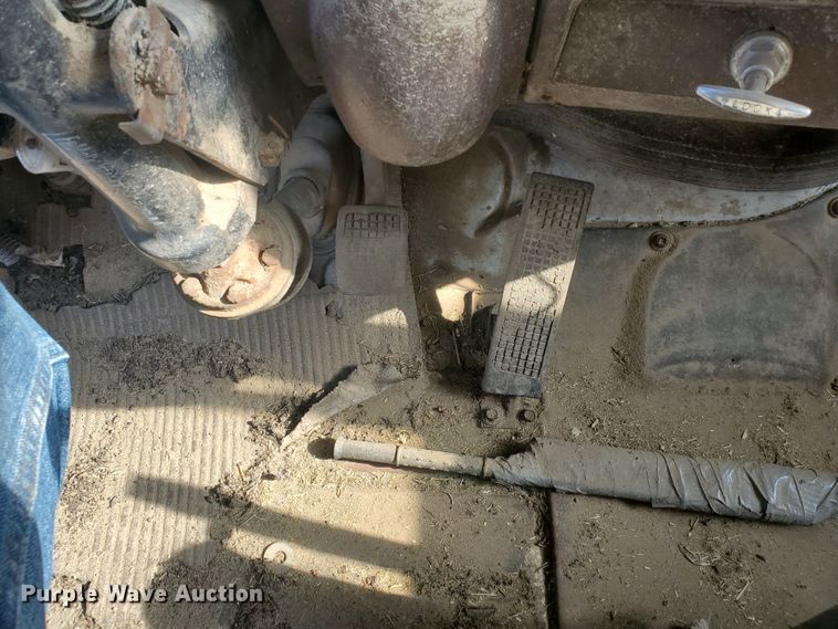 image for item DG8422 1981 Ford L8000  dump truck