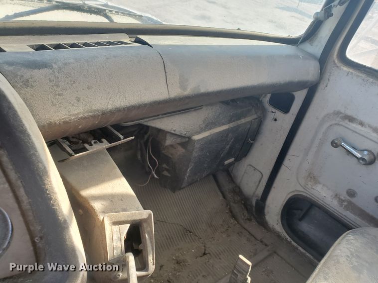 image for item DG8422 1981 Ford L8000  dump truck