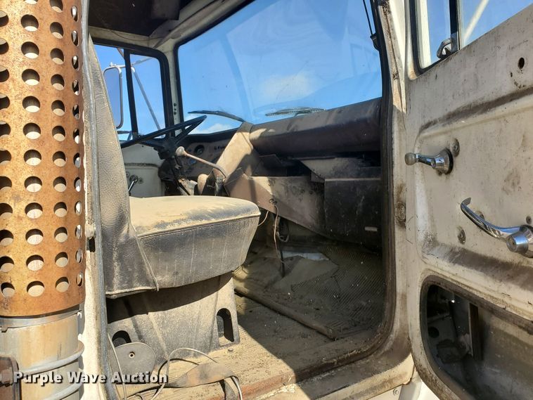 image for item DG8422 1981 Ford L8000  dump truck