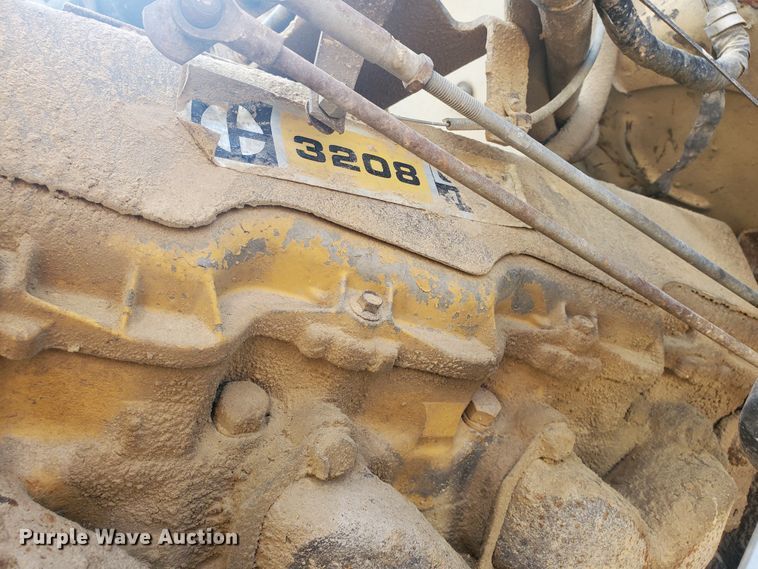 image for item DG8422 1981 Ford L8000  dump truck