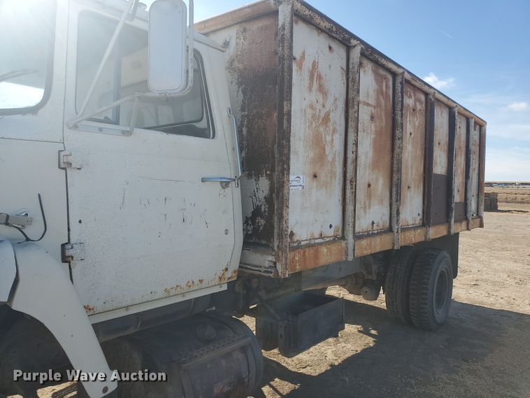 image for item DG8422 1981 Ford L8000  dump truck
