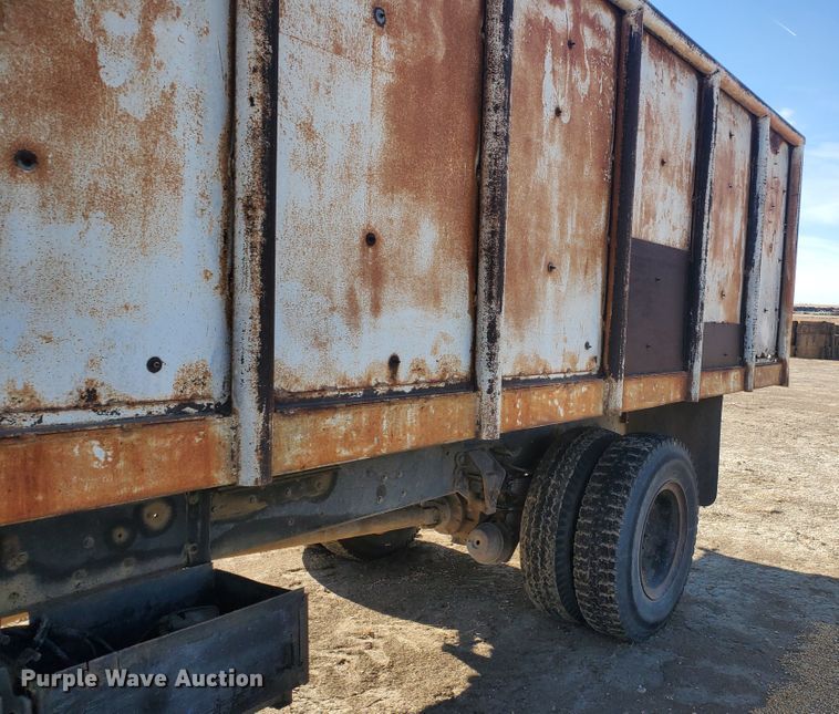 image for item DG8422 1981 Ford L8000  dump truck