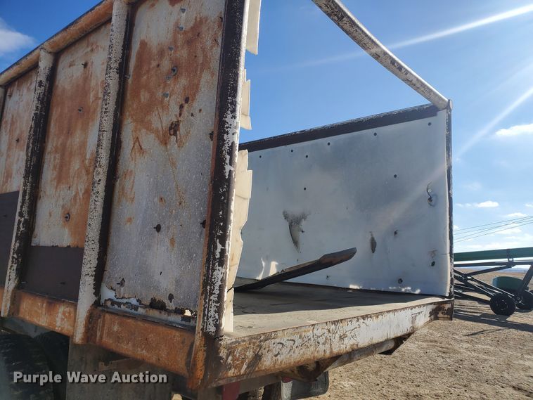 image for item DG8422 1981 Ford L8000  dump truck