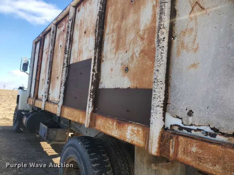 image for item DG8422 1981 Ford L8000  dump truck