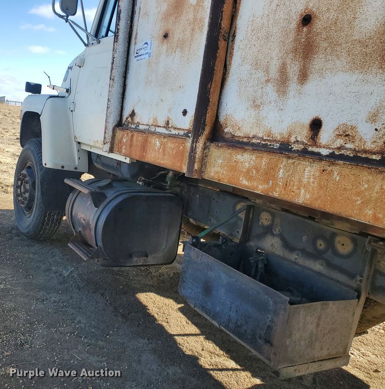 image for item DG8422 1981 Ford L8000  dump truck