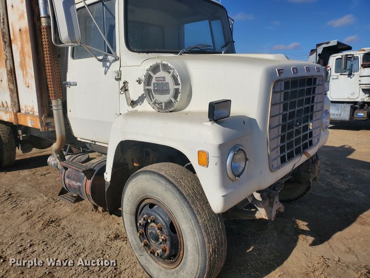image for item DG8422 1981 Ford L8000  dump truck