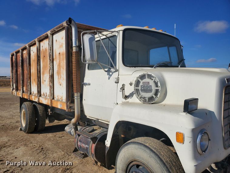 image for item DG8422 1981 Ford L8000  dump truck
