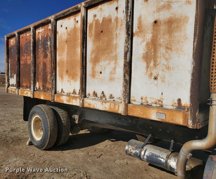 image for item DG8422 1981 Ford L8000  dump truck