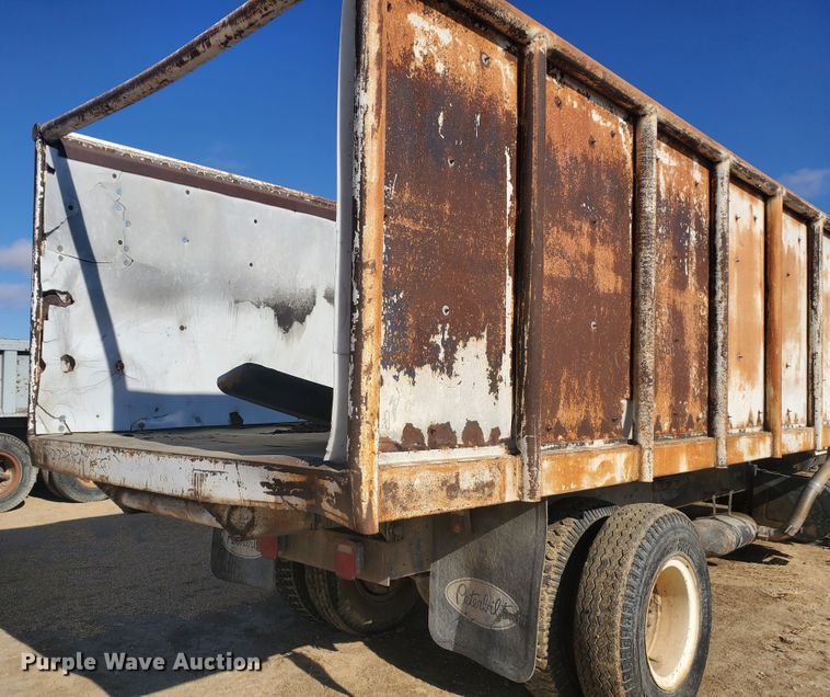 image for item DG8422 1981 Ford L8000  dump truck