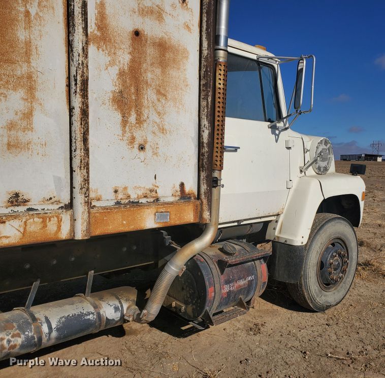 image for item DG8422 1981 Ford L8000  dump truck