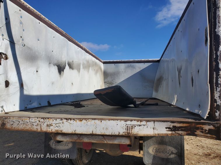 image for item DG8422 1981 Ford L8000  dump truck