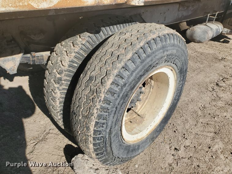 image for item DG8422 1981 Ford L8000  dump truck