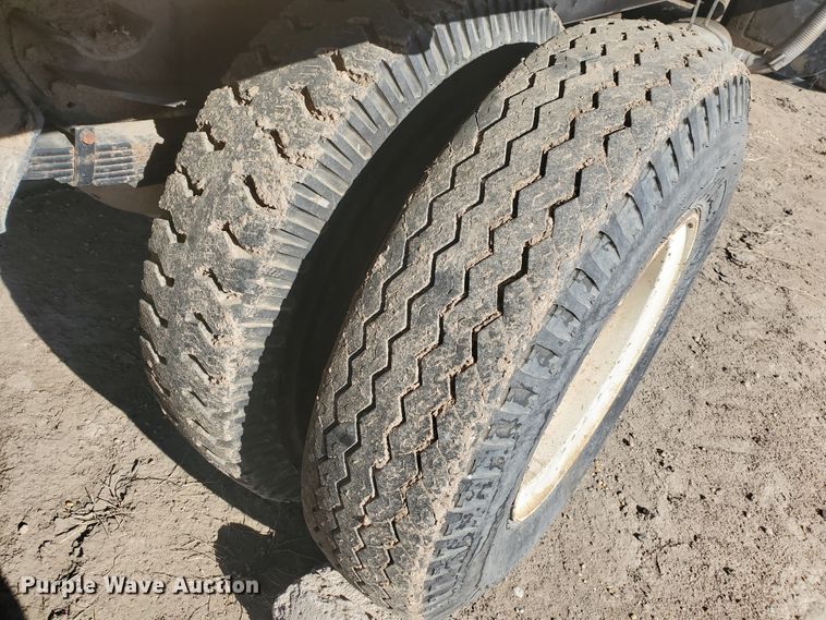 image for item DG8422 1981 Ford L8000  dump truck