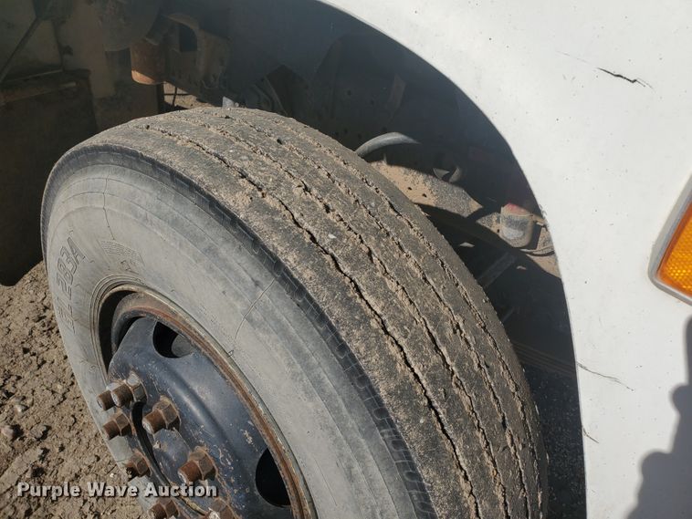 image for item DG8422 1981 Ford L8000  dump truck