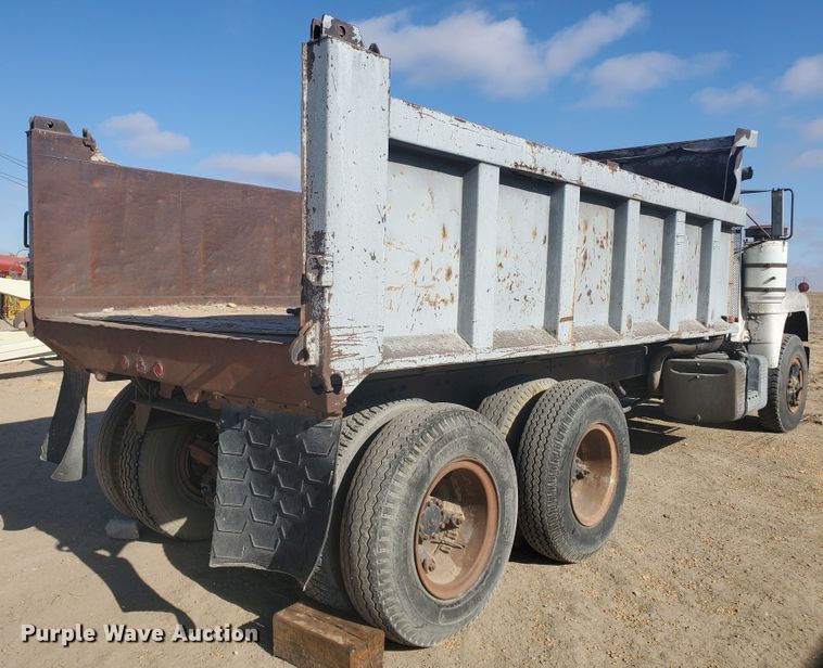 image for item DG8424 1977 Mack R686ST  dump truck