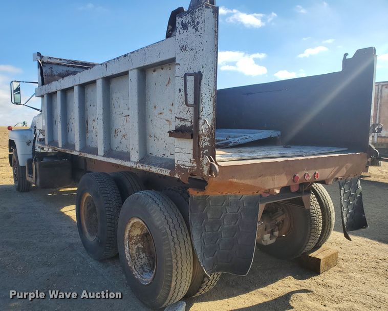 image for item DG8424 1977 Mack R686ST  dump truck