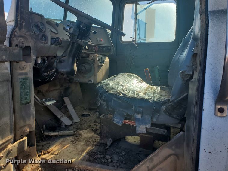 image for item DG8424 1977 Mack R686ST  dump truck