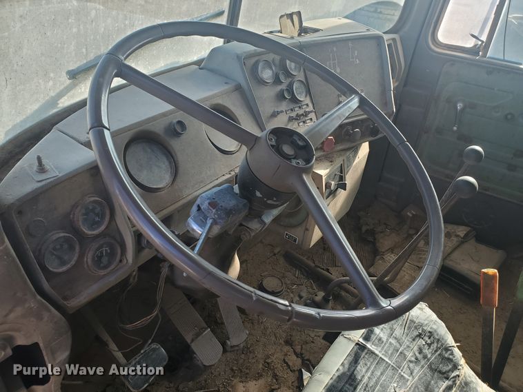 image for item DG8424 1977 Mack R686ST  dump truck